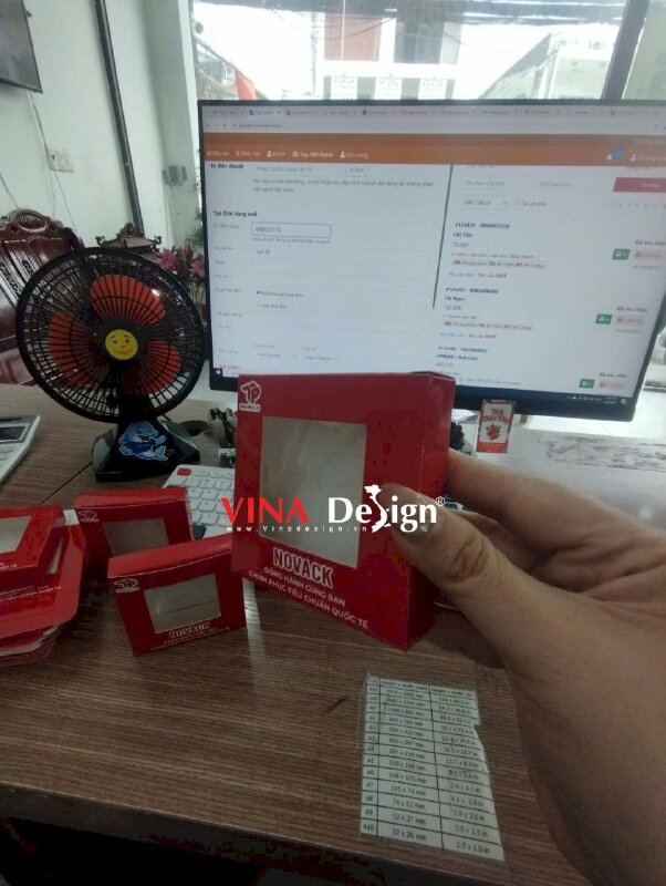 In hộp giấy hình vuông có ô cửa sổ dán miếng support cho công ty sơn công nghiệp - VND951