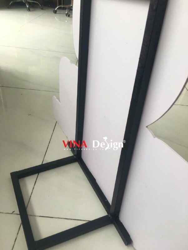 In standee chân sắt logo thương hiệu công ty quảng cáo dịch vụ MCN Multi-channel Network - VND956