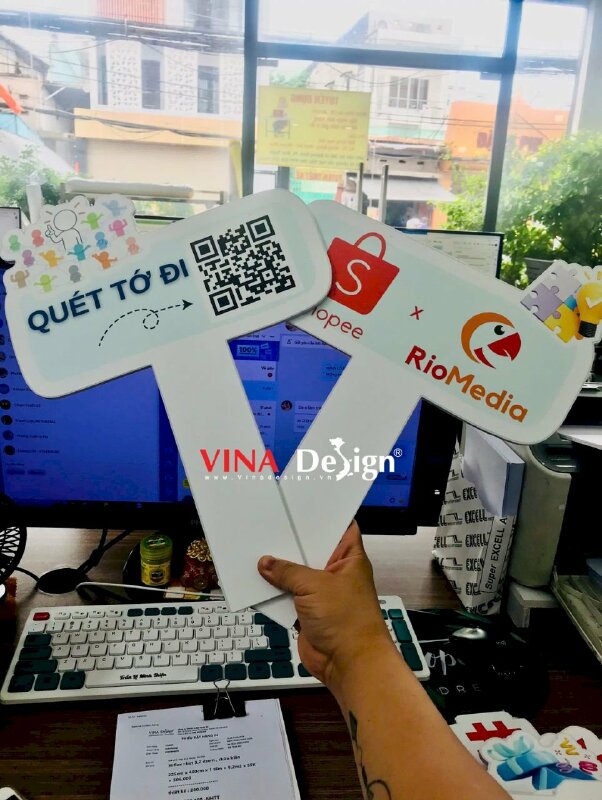 Làm biển cầm tay check in sự kiện đối tác sàn thương mại điện tử MCN Multi-channel Network - VND953