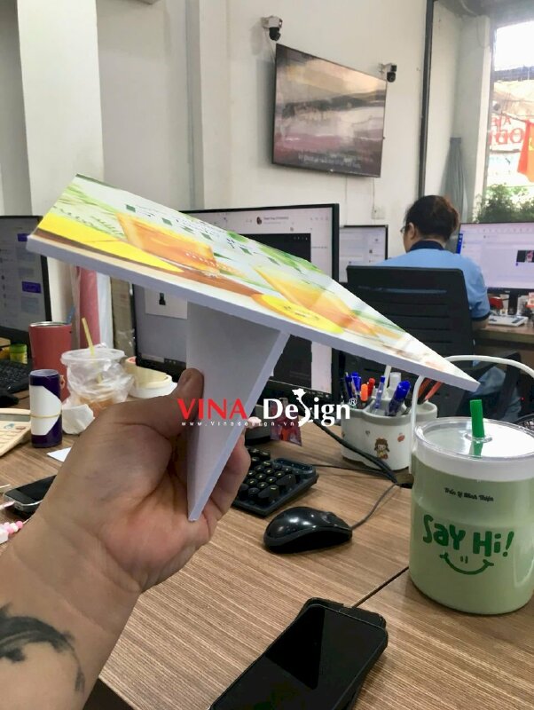 Làm standee format để bàn giới thiệu thức uống trà trái cây cho quán Coffee & Roastery - VND945