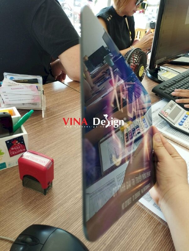 In bảng tên mica trong dán tường cho văn phòng công ty -  VND108