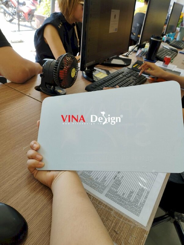 In bảng tên mica trong dán tường cho văn phòng công ty -  VND108