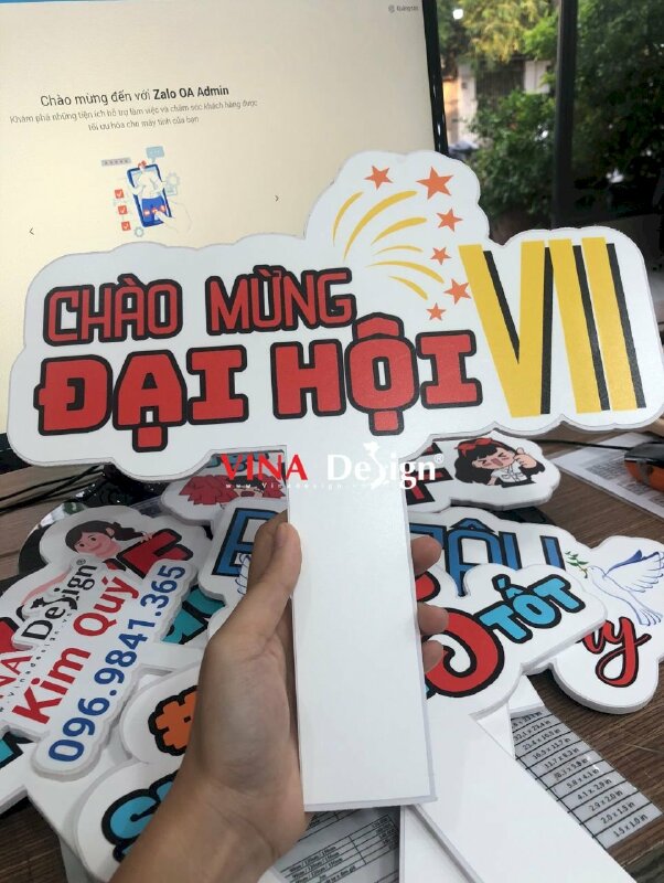 In hashtag cầm tay sự kiện cho trường đại học Kinh tế Tài chính TPHCM UEF - VND358