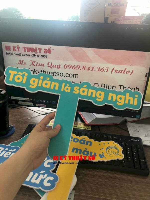 In hashtag cầm tay học sinh, học đường, đào tạo, giáo dục, trường học - VND68