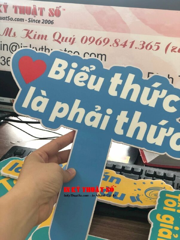 In hashtag cầm tay học sinh, học đường, đào tạo, giáo dục, trường học - VND68