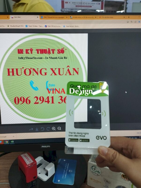 In standee mica để bàn - VND15