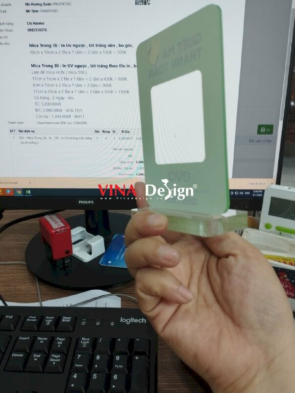 In standee mica để bàn - VND15