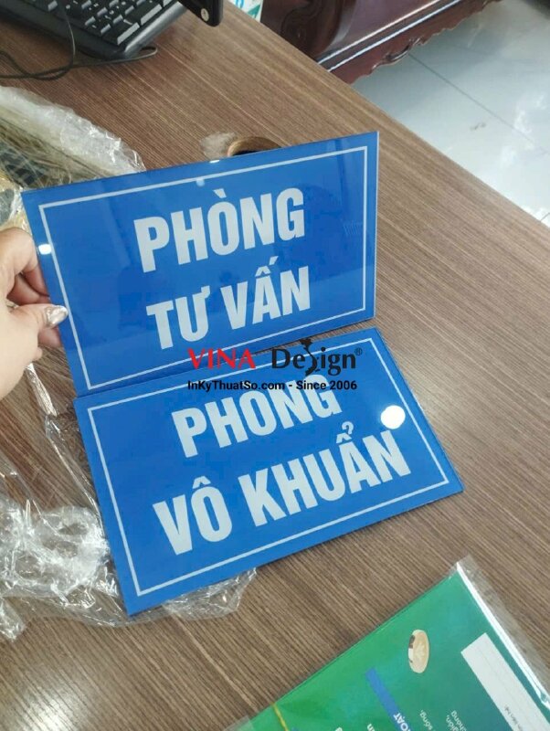 In bảng tên phòng ban, phòng tư vấn, phòng khử khuẩn in Mica trong - VND992