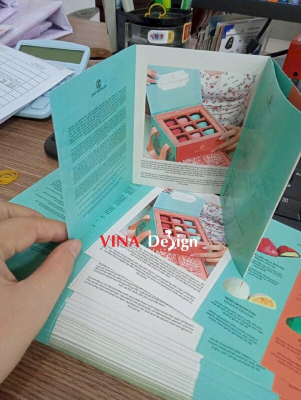 In tờ rơi A4, tờ rơi zigzag giới thiệu sản phẩm hộp quà socola - VND317