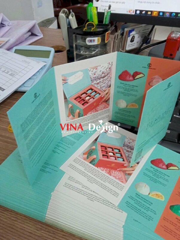 In tờ rơi A4, tờ rơi zigzag giới thiệu sản phẩm hộp quà socola - VND317