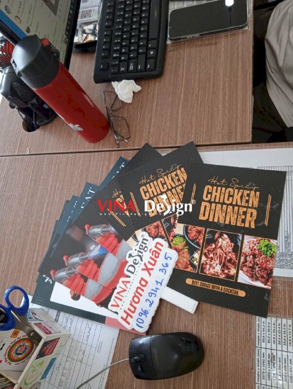 In tờ rơi A5 gắn standee nhựa Mica để bàn quán Cafe & Bistro, in giấy mỹ thuật Econo - VND310
