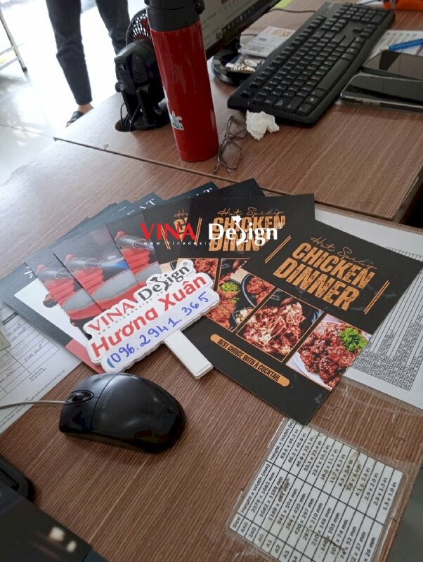 In tờ rơi A5 gắn standee nhựa Mica để bàn quán Cafe & Bistro, in giấy mỹ thuật Econo - VND310