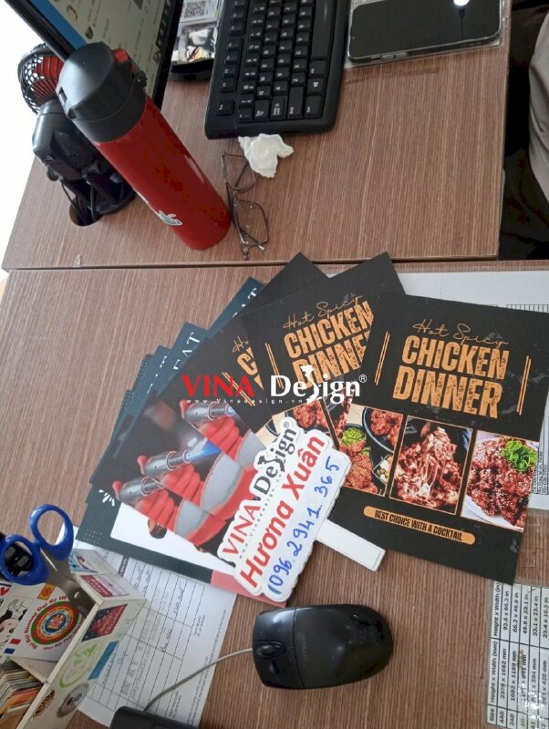 In tờ rơi A5 gắn standee nhựa Mica để bàn quán Cafe & Bistro, in giấy mỹ thuật Econo - VND310