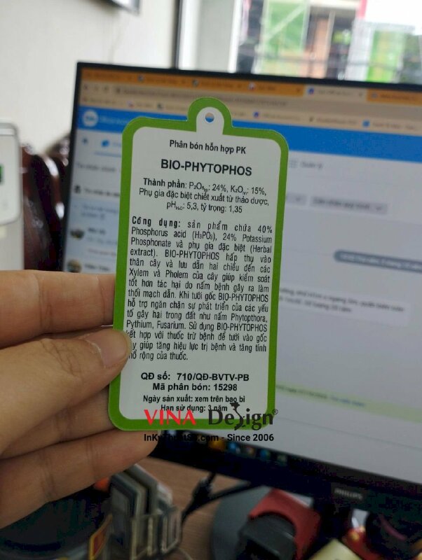 In tag cổ chai bảo vệ thực vật, thẻ treo cổ chai nhựa - VND322