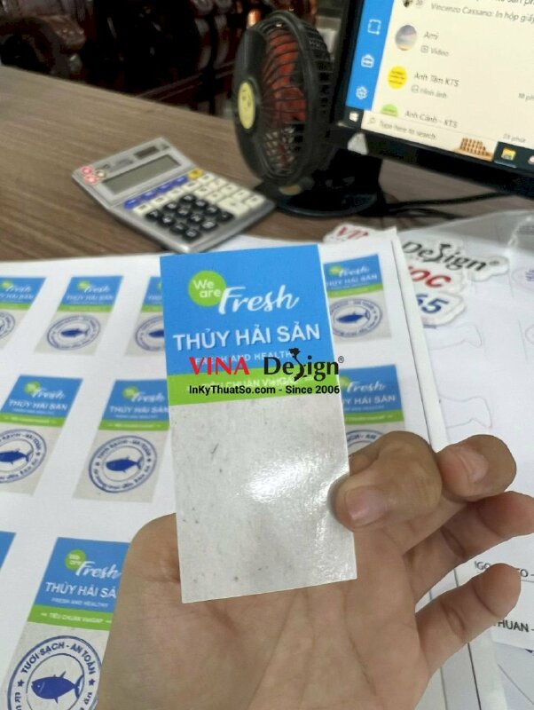 In tem Decal trong mực dầu, in ngược, cán lên Decal sữa, bế tem theo viền - VND243