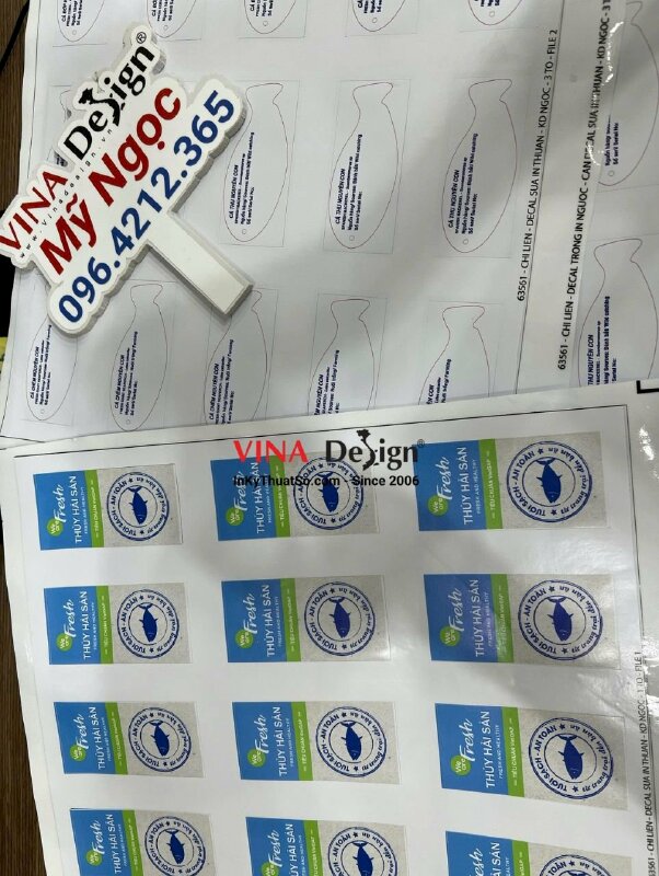 In tem Decal trong mực dầu, in ngược, cán lên Decal sữa, bế tem theo viền - VND243