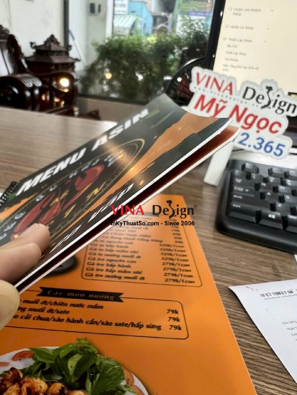 In menu quán ốc hải sản, menu nhựa kháng nước, chống cong vênh - VND319