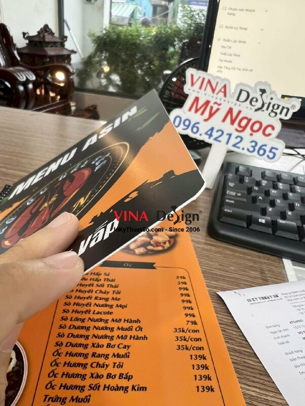 In menu quán ốc hải sản, menu nhựa kháng nước, chống cong vênh - VND319