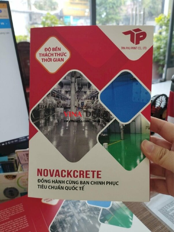 In bìa quyển catalogue bảng màu sơn, in bao bì giấy Ivory 300gsm - VND415