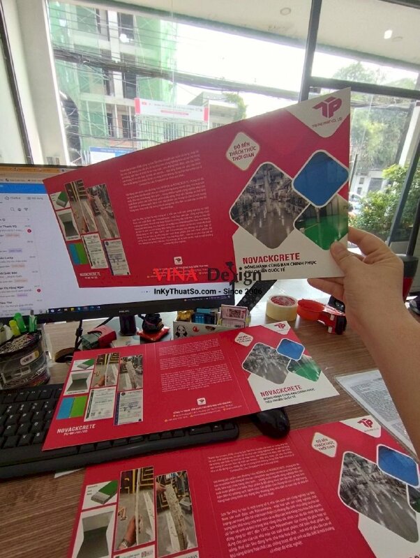 In bìa quyển catalogue bảng màu sơn, in bao bì giấy Ivory 300gsm - VND415