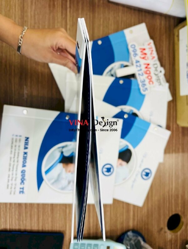 In menu nha khoa, in cuốn menu dịch vụ niềng răng - VND407