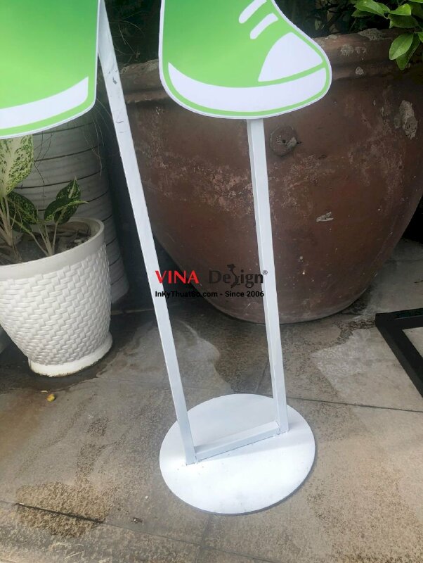 In standee Mascot mô hình linh vật công ty trưng bày gian hàng hội chợ triển lãm - VND395