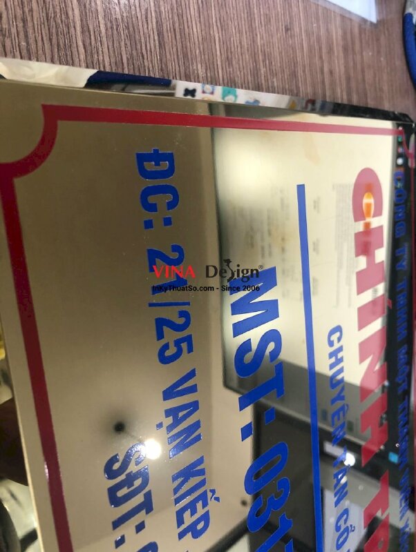 Biển tên công ty inox, mặt nhôm vàng, có vạt lá hẹ - VND03