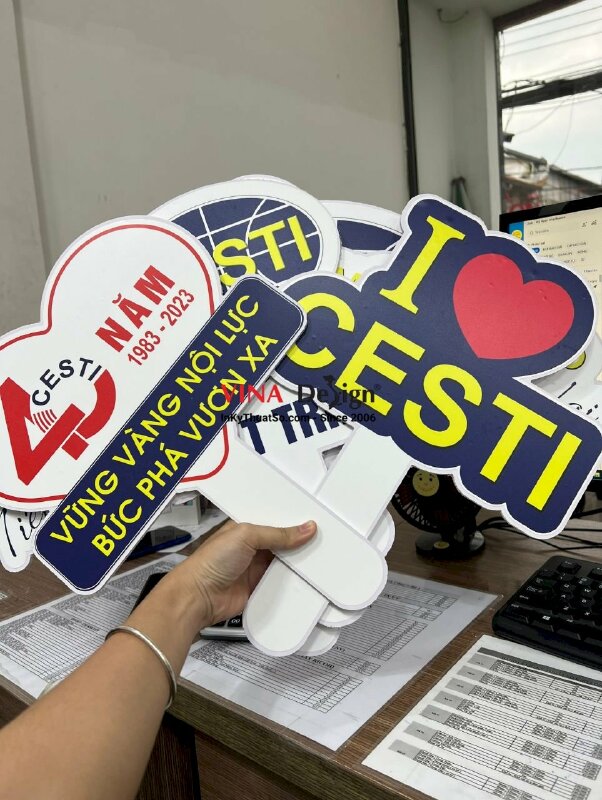 In hashtag cầm tay kỷ niệm thành lập công ty - VND25