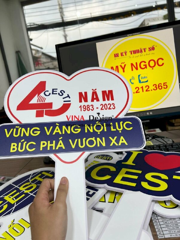 In hashtag cầm tay kỷ niệm thành lập công ty - VND25