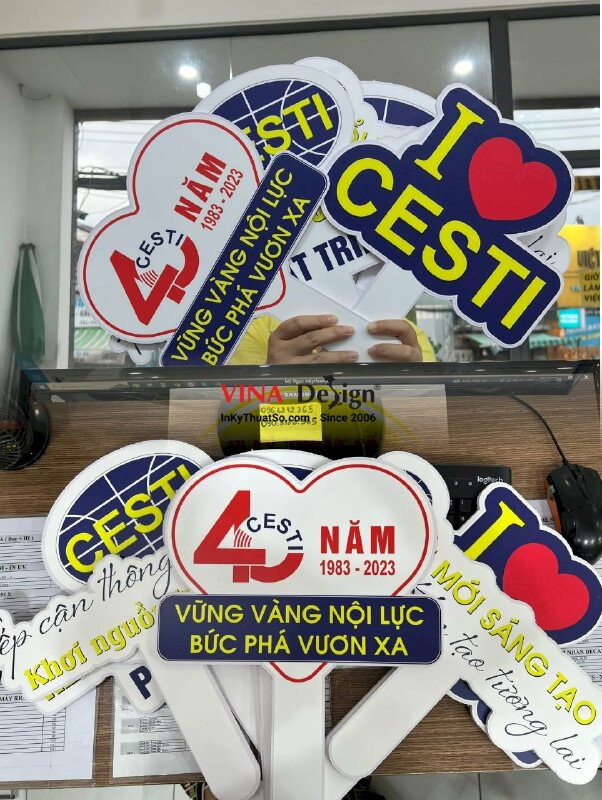 In hashtag cầm tay kỷ niệm thành lập công ty - VND25