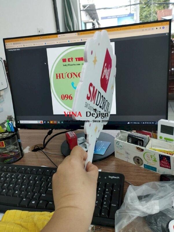 In hashtag cầm tay nhãn hàng - VND23