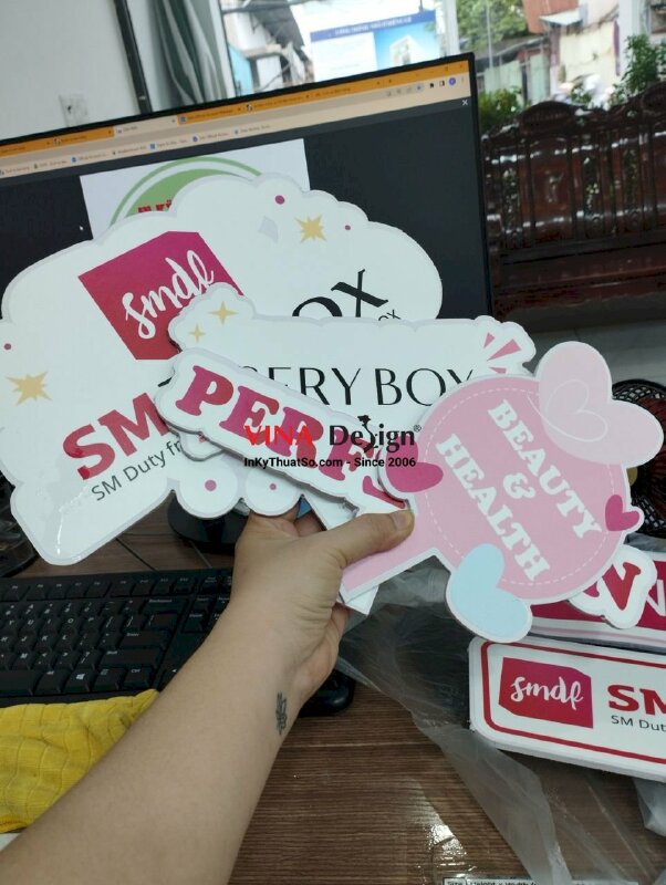 In hashtag cầm tay nhãn hàng - VND23