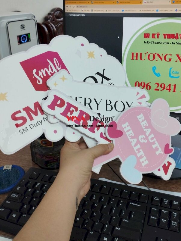 In hashtag cầm tay nhãn hàng - VND23