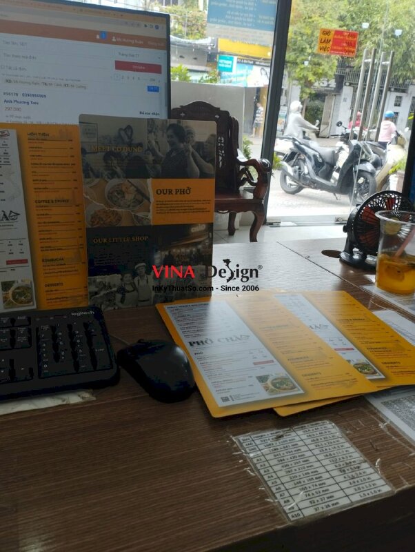 In menu quán phở song ngữ Anh - Việt dạng tấm nhựa cầm tay A5 - VND88