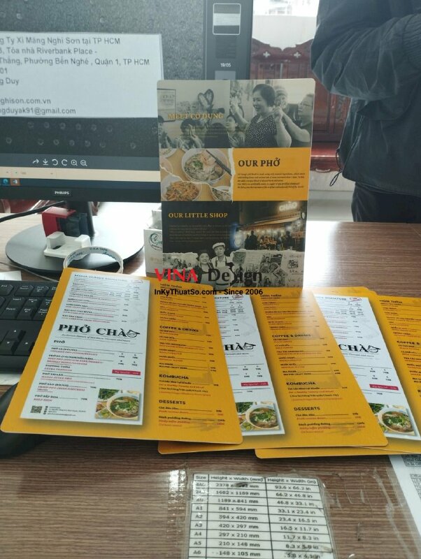 In menu quán phở song ngữ Anh - Việt dạng tấm nhựa cầm tay A5 - VND88