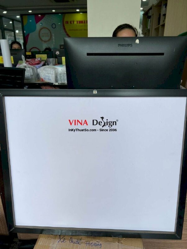 In tranh chân dung đen trắng theo yêu cầu (có đóng khung) - VND76