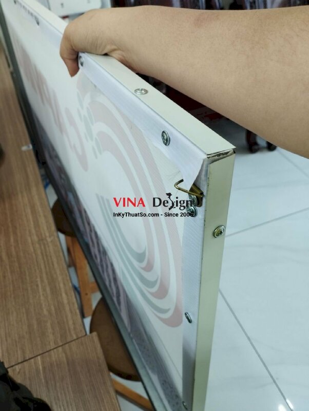 In bạt Hiflex khung sắt viền nhôm treo tường văn phòng công ty, xưởng nhà máy sản xuất - VND266