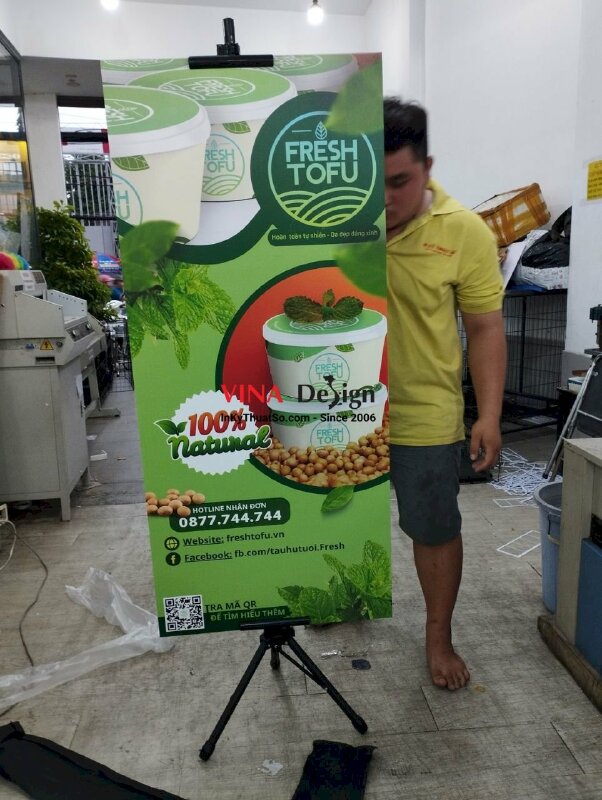 In poster bìa cứng dựng standee chân đứng - VND50