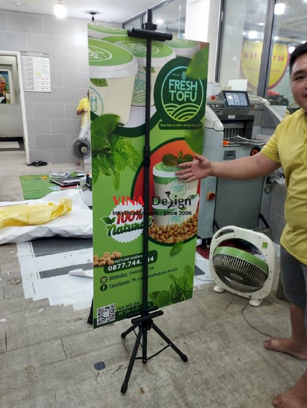 In poster bìa cứng dựng standee chân đứng - VND50