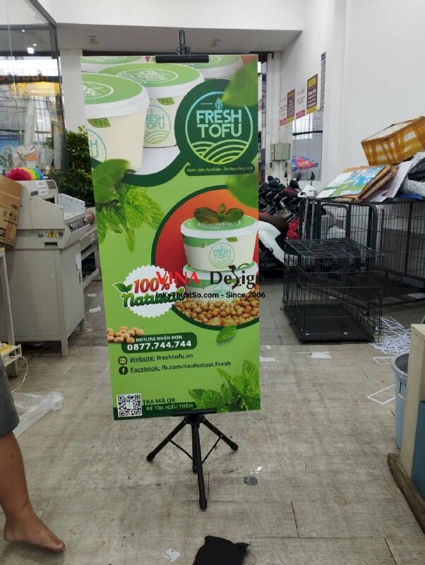 In poster bìa cứng dựng standee chân đứng - VND50