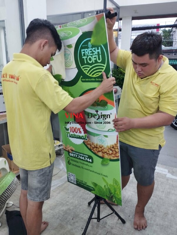 In poster bìa cứng dựng standee chân đứng - VND50