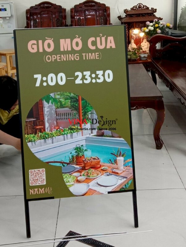 Standee chữ A khung sắt ngoài trời - VND246