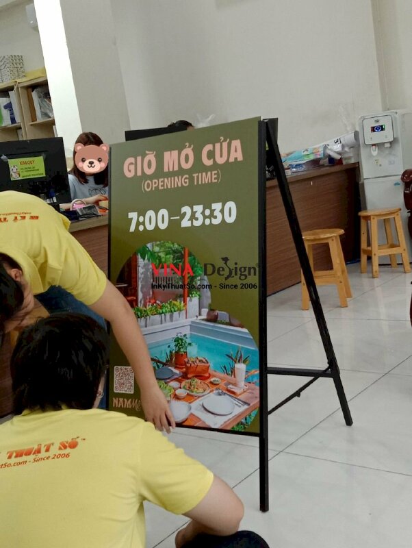 Standee chữ A khung sắt ngoài trời - VND246