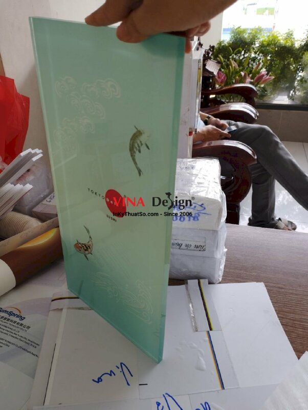 In tranh trên kính cường lực, in UV lên kính - VND212