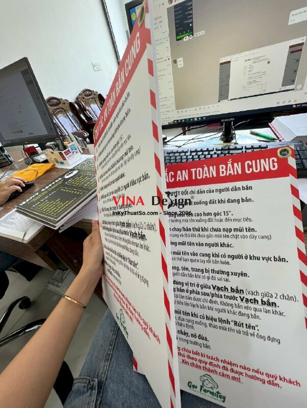 In bảng quy tắc an toàn bắn cung - VND158