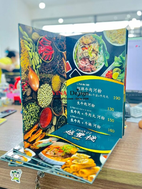 In menu quán phở song ngữ Việt - Trung - VND46